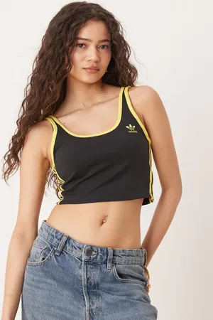 adidas Camiseta corta negra y amarilla con tres rayas de