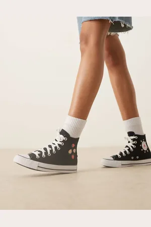 Converse Zapatillas de deporte negras con detalle de fresas Chuck Taylor All Star Hi de -Blanco