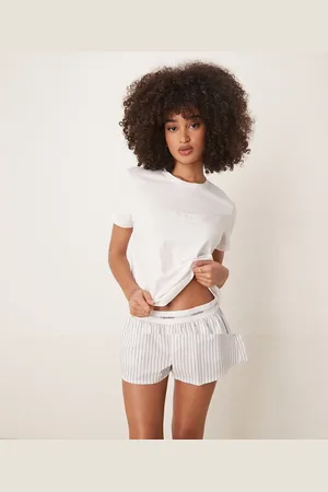 Calvin Klein Pijama blanco a rayas grises de camiseta y pantalones cortos de -Multicolor