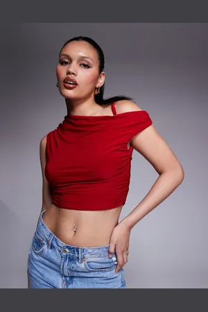 Missyempire Top ceñido con detalle de hombro retorcido de Missy Empire