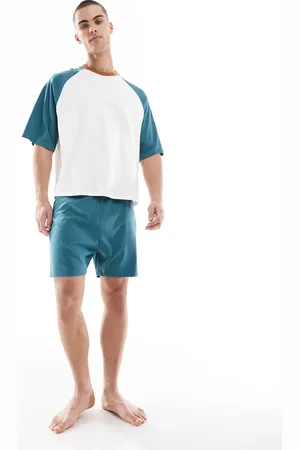 ASOS Pijama color de camiseta con mangas raglán y pantalones cortos estilo bóxer de -Neutro
