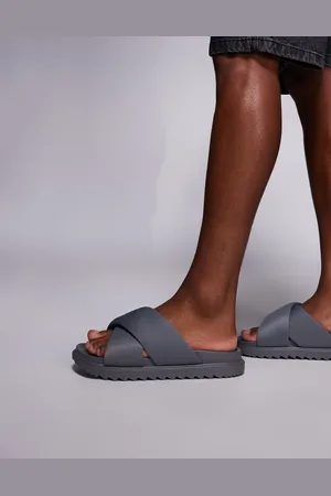 ASOS Sandalias grises con diseño de tiras cruzadas acolchadas de