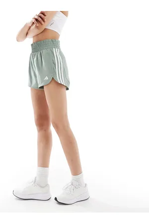 adidas Pantalones cortos plateado de talle alto de tejido liso Pacer de adidas Training
