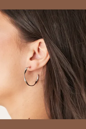 ASOS Pendientes de aro plateados con diseño retorcido de acero inoxidable resistente al agua de