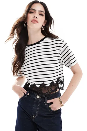 Miss Selfridge Camiseta a de manga corta con ribete de encaje en el bajo de -Multicolor