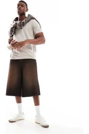 ASOS Pantalones cortos vaqueros lavado de corte alargado con pespuntes rojos en contraste de