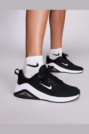 Nike Zapatillas de deporte negras y blancas Zoom Bella 7 de