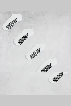 River Island Pack de 5 pares de calcetines blancos con diseño de monograma de canalé de