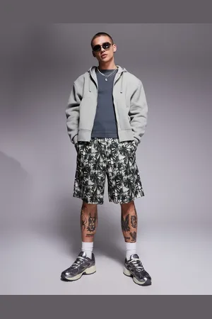 Armani Exchange Pantalones cortos verdes con estampado de palmeras de