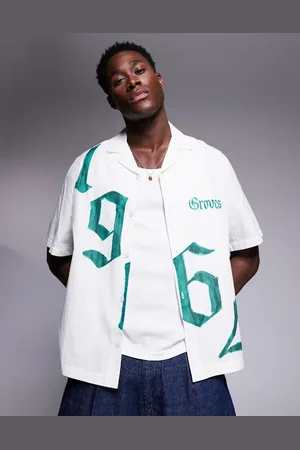 ASOS Camisa de corte cuadrado suelto con estampado en el pecho y cuello de solapas de -Blanco