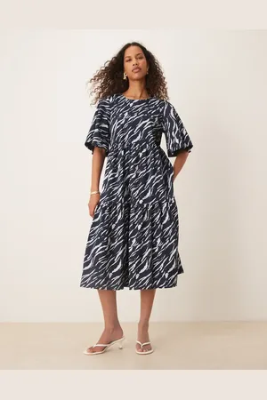 JDY Vestido mini azul marino escalonado de manga corta con estampado de cebra de