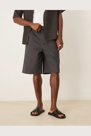 ASOS Pantalones cortos de corte alargado con pinzas de