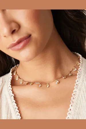 ASOS Collar corto con perlas de imitación y detalle de conchas de
