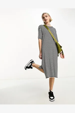 Noisy May Vestido midi blanco y negro a rayas estilo camiseta con abertura de -Multicolor
