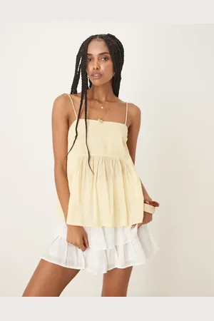 ASOS Top amarillo crema de tirantes anudados con sobrefalda voluminosa de