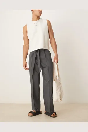 ASOS Pantalones de vestir de pernera ancha con raya diplomática, pinzas delanteras y detalle de cinturón de