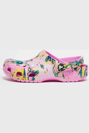 Crocs Zuecos rosa chicle multicolor con estampado marmoleado Classic Bubble exclusivos en ASOS de