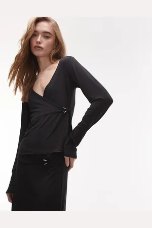 Résumé Top elegante con cuello de pico y detalle de hebilla de punto liso de (parte de un conjunto)
