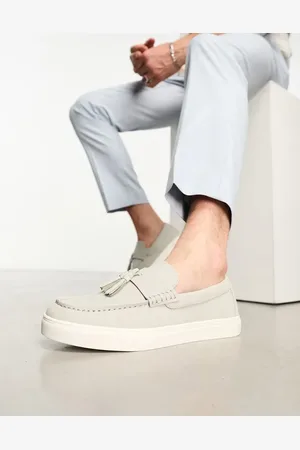 ASOS Mocasines grises con suela blanca y borlas de antelina de