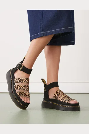 Dr. Martens Sandalias con estampado de leopardo con suela Quad Clarissa II de Dr. Martens