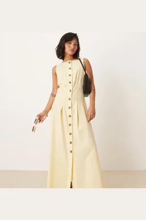 ASOS Vestido largo color mantequilla abotonado estilo chaleco con cuello barco de ASOS DESIGN Petite-Blanco