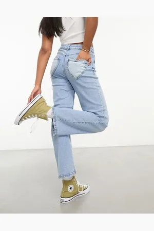 Miss Selfridge Vaqueros de pernera recta con lavado azul medio y bolsillo en forma de corazón de