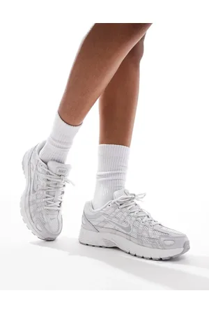 Nike Zapatillas de deporte blancas y grises unisex P-6000 de