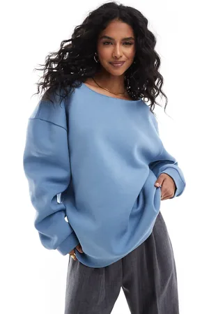 ASOS Sudadera azul denim desgastado extragrande con escote Bardot de