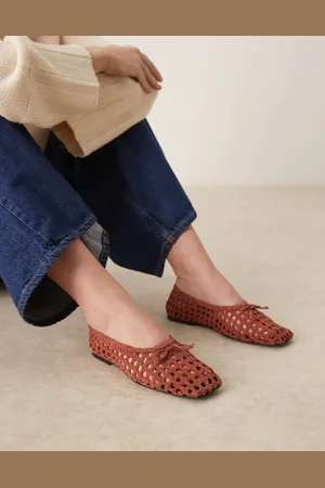 ASOS Bailarinas color óxido con diseño entretejido y empeine subido de ante Lysandra de -Marrón