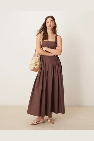 ASOS Vestido midi marrón con cuello ancho y pliegues en la cintura de