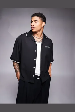 ASOS Camisa negra de corte cuadrado extragrande con cuello de solapas y bordado lineal en el pecho de
