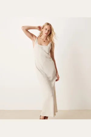 ASOS Vestido largo color de corte al bies con tirantes retorcidos de tejido efecto lino de ASOS DESIGN Tall-Neutro