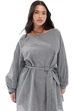 Esmée Vestido playero corto a cuadros vichy blancos y negros con mangas tres cuartos exclusivo de -Multicolor