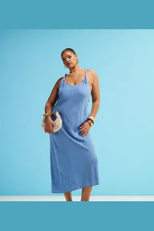 ASOS Vestido largo azul denim de corte al bies con tirantes retorcidos de tejido efecto lino de ASOS DESIGN Curve