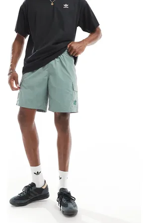 adidas Pantalones cortos cargo verdes básicos Trefoil Essentials de