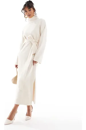Pretty Lavish Vestido semilargo color con lazada en la cintura de punto de -Blanco