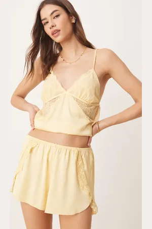 Abercrombie & Fitch Pantalones cortos de pijama amarillos de satén con vuelo y ribete de encaje de (parte de un conjunto)-Verde