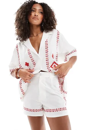ASOS Pantalones cortos blancos y rojos con bordados de (parte de un conjunto)-Multicolor