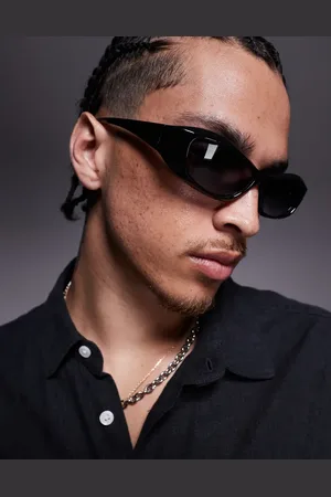 ASOS Gafas de sol negras de estilo deportivo con lentes gris ahumado para festivales de