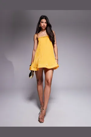 ASOS Vestido corto de tirantes y corte acampanado con bajo ondulado de