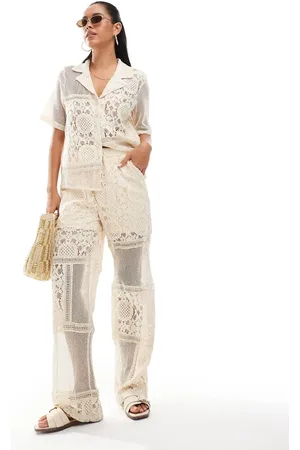 Object Pantalones color crema con diseño parcheado de croché de (parte de un conjunto)-Blanco