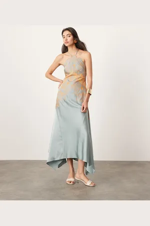 ASOS Vestido midi de satén con cuello halter, bajo asimétrico en pico, diseño bordado y aplicación de encaje de -Multicolor