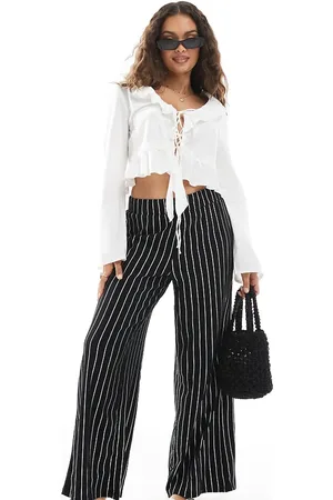 ONLY Pantalones negros a rayas de pernera ancha de tejido texturizado de
