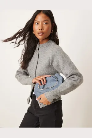ASOS Bolso de mano azul empolvado de antelina con asa irregular de metal y cadena extraíble de