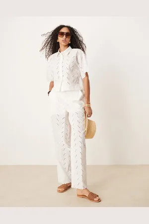 ASOS Pantalones blancos holgados con bordado geométrico de (parte de un conjunto)