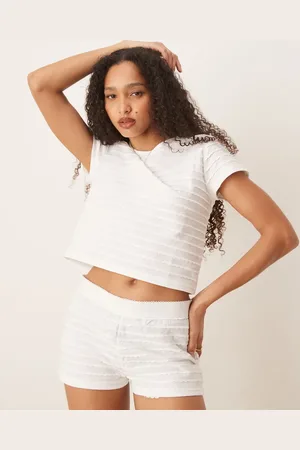 ASOS Pijama de camiseta y pantalones cortos con bordes festoneados de punto pointelle de