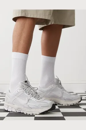Nike Zapatillas de deporte blancas unisex Zoom Vomero 5 de