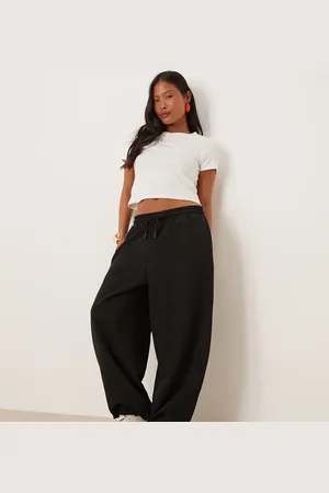 ASOS Joggers negros extragrandes con detalle de bajos vueltos de ASOS DESIGN Petite