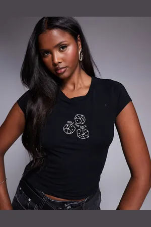 Princess Polly Camiseta negra con diseño encogido y estampado gráfico de dados de