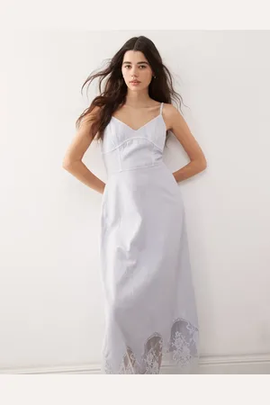 Reclaimed Vestido midi vaquero de tirantes con lavado azul claro e inserto de encaje de